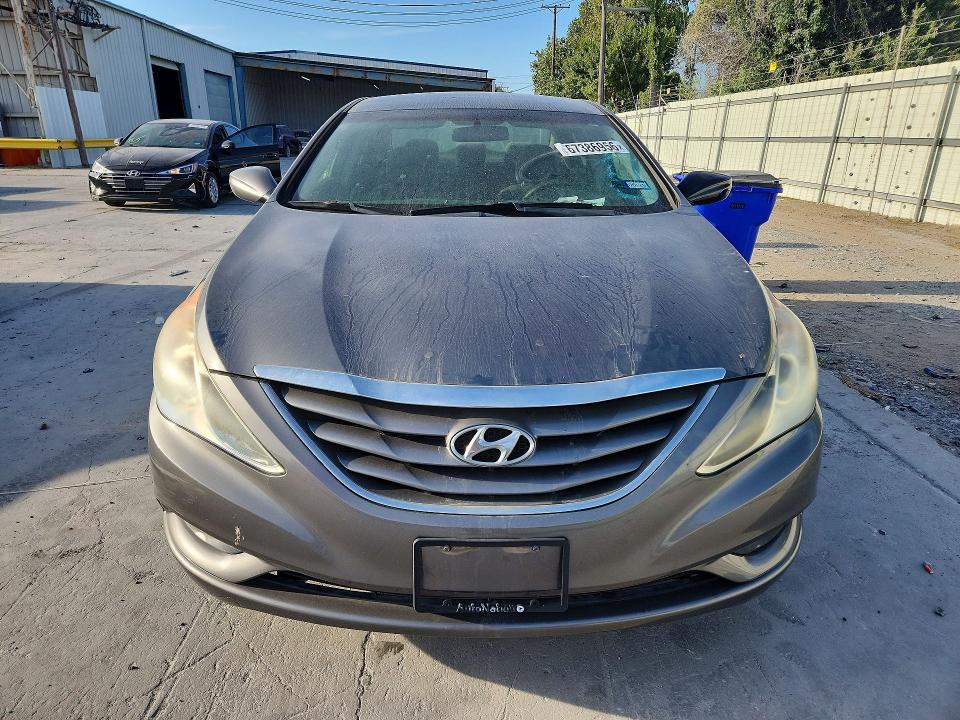 Photo 5 from auction – 2011 HYUNDAI SONATA with VIN 5NPEB4AC4BH118865