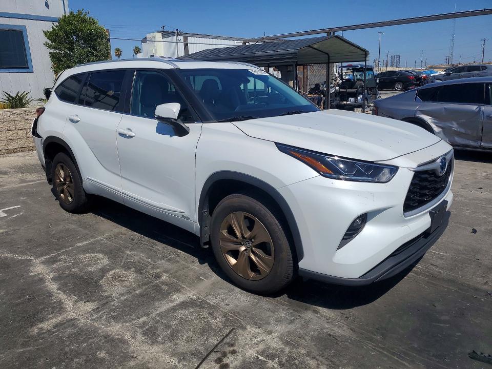 Photo 4 from auction – 2023 TOYOTA HIGHLANDER with VIN 5TDABRCH4PS566383