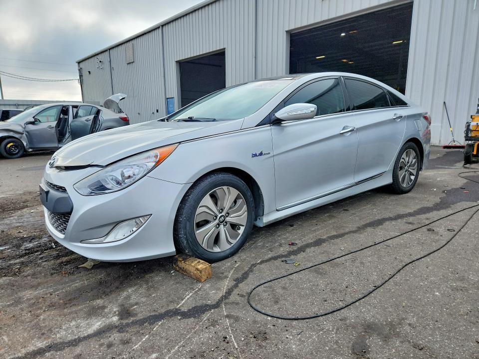 HYUNDAI SONATA 2014 with VIN KMHEC4A43EA104324 - Photo from auction