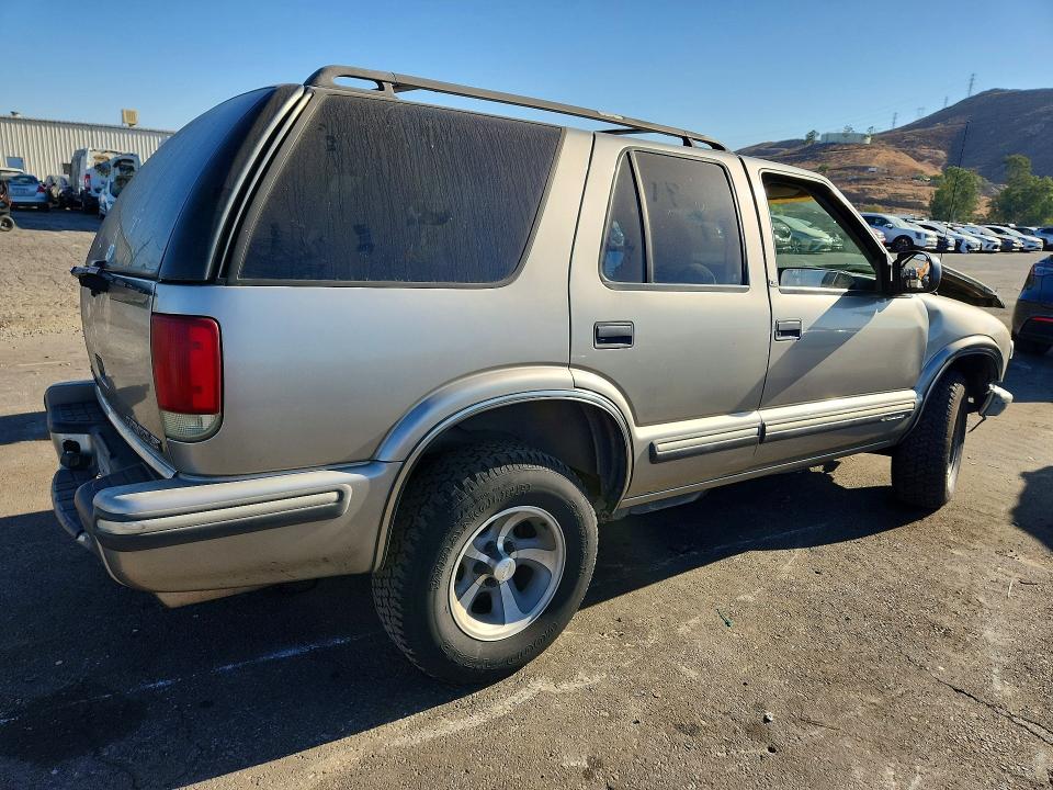 Photo 3 from auction – 1999 CHEVROLET BLAZER with VIN 1GNCS13W6X2221895