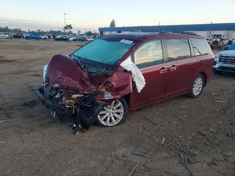 2015 TOYOTA SIENNA - Търг №68807806