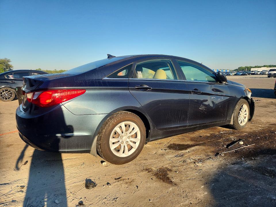 Photo 3 from auction – 2012 HYUNDAI SONATA with VIN 5NPEB4AC6CH312606