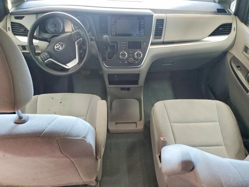 Photo 8 from auction – 2019 TOYOTA SIENNA with VIN 5TDZZ3DCXKS004835
