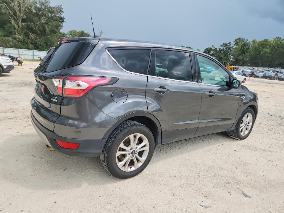Снимка 3 от търг – 2017 FORD ESCAPE с VIN 1FMCU0GD4HUB06400