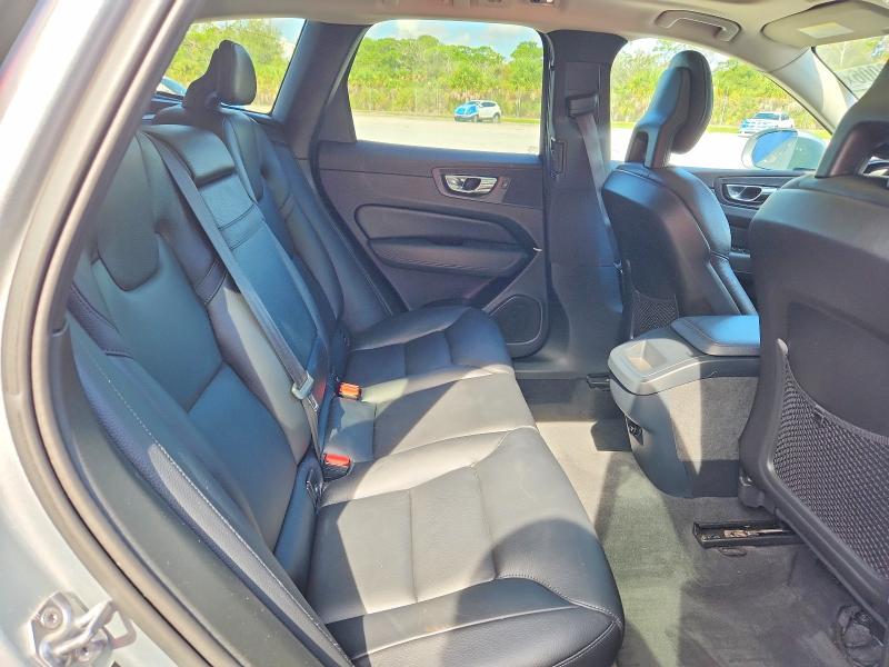 Photo 11 from auction – 2018 VOLVO XC60 with VIN YV4102RK6J1021433