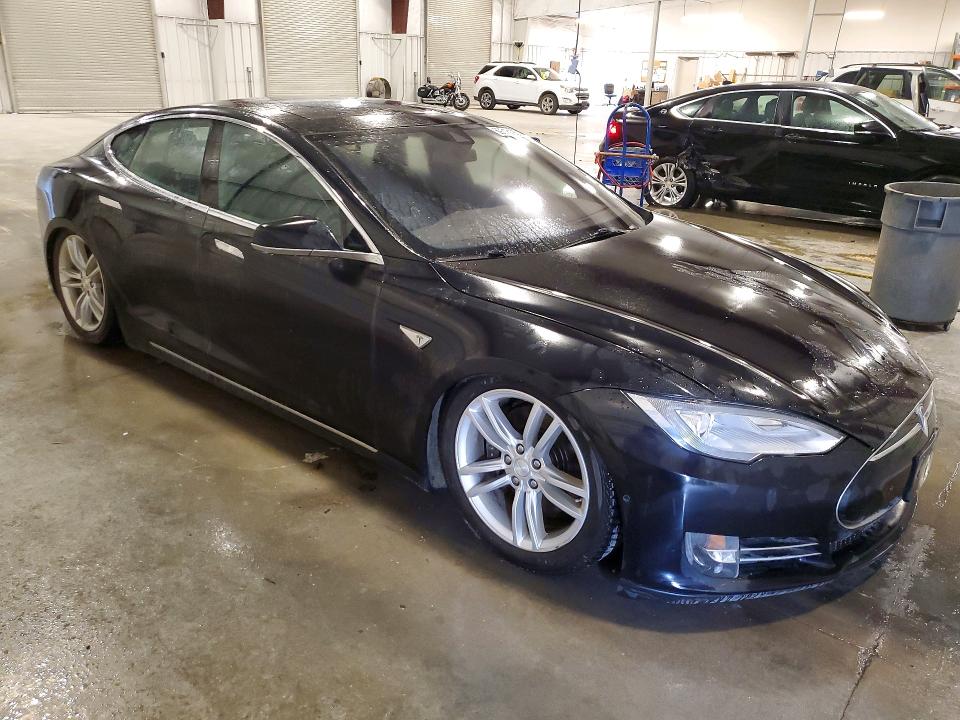 Photo 4 from auction – 2015 TESLA MODEL S with VIN 5YJSA1H24FF086859