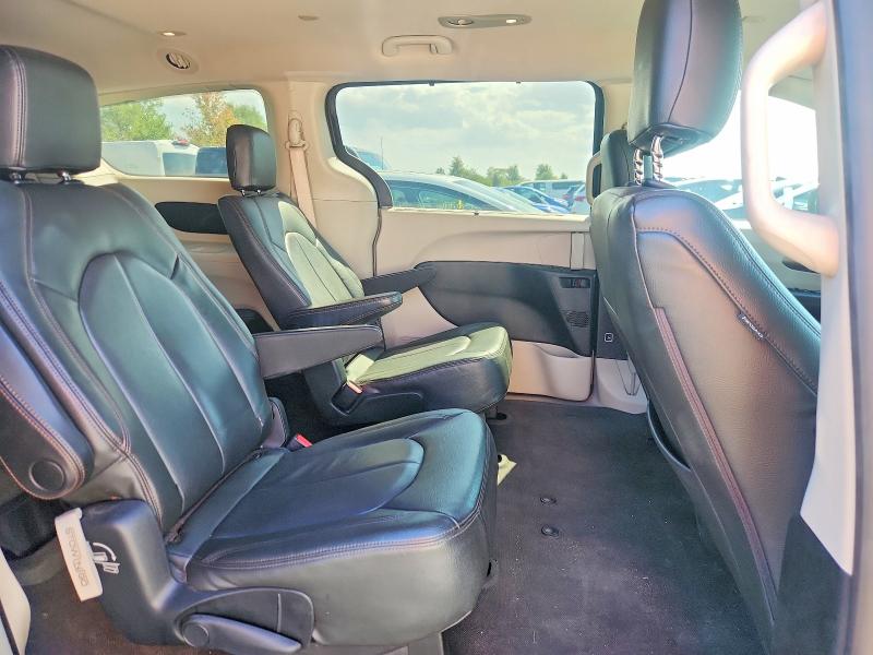 Photo 11 from auction – 2018 CHRYSLER PACIFICA with VIN 2C4RC1FG0JR101801
