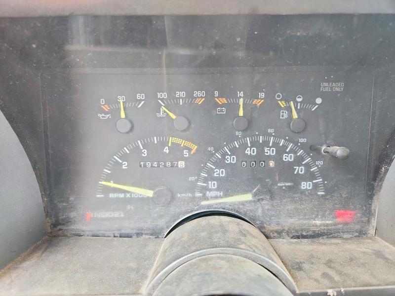 Photo 9 from auction – 1993 CHEVROLET GMT-400 with VIN 2GCEK19K2P1228512