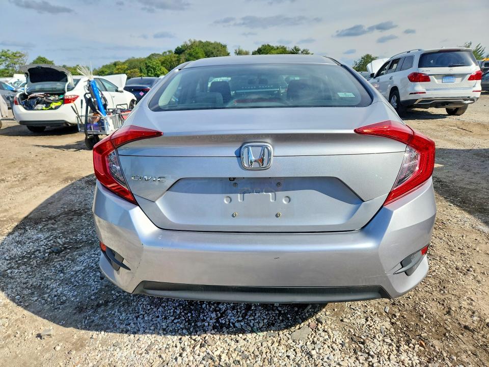 Снимка 6 от търг – 2017 HONDA CIVIC с VIN 2HGFC2F57HH514422