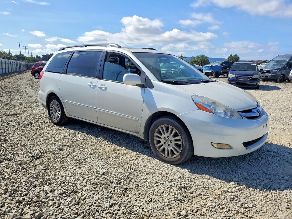 Photo 4 from auction – 2010 TOYOTA SIENNA with VIN 5TDYK4CC5AS303459