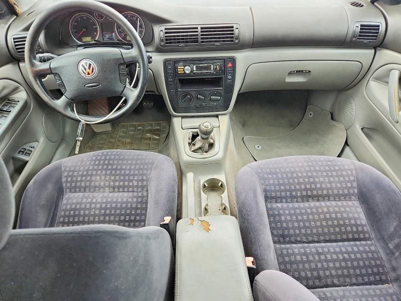 Снимка 8 от търг – 2001 VOLKSWAGEN PASSAT с VIN WVWPD63B01P102412