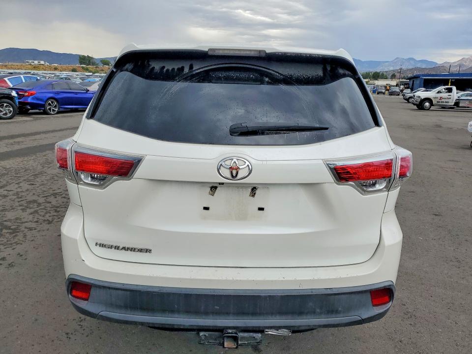 Photo 6 from auction – 2016 TOYOTA HIGHLANDER with VIN 5TDZARFH4GS022497