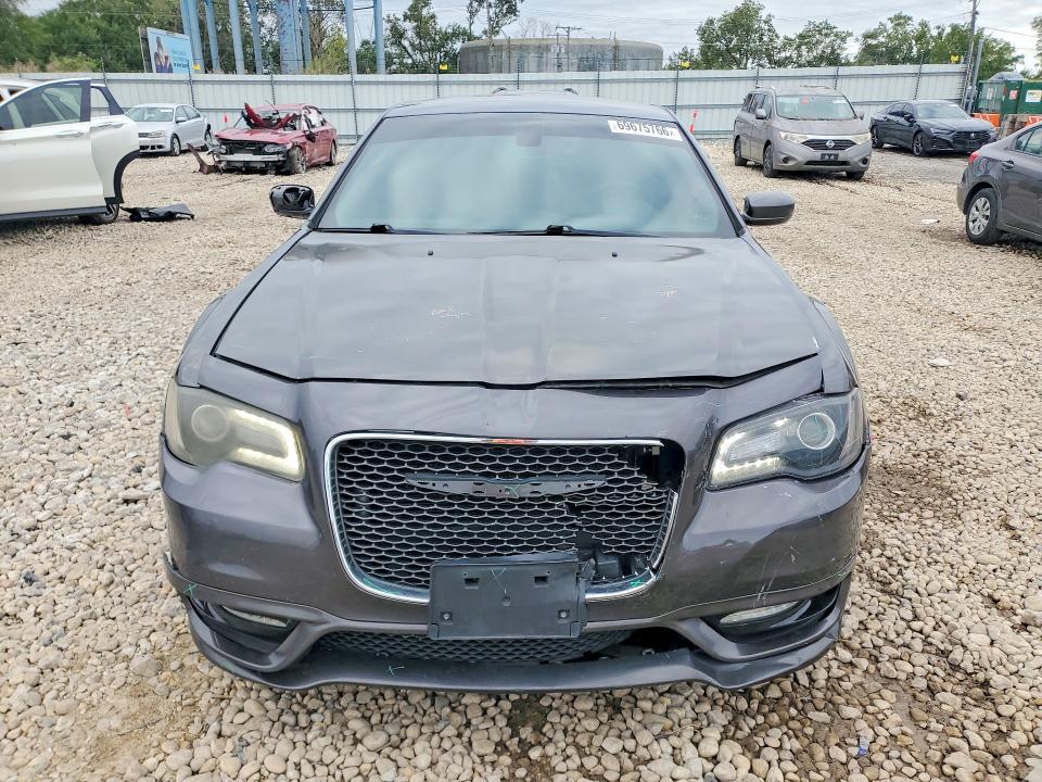Снимка 5 от търг – 2017 CHRYSLER 300 с VIN 2C3CCABG0HH668963