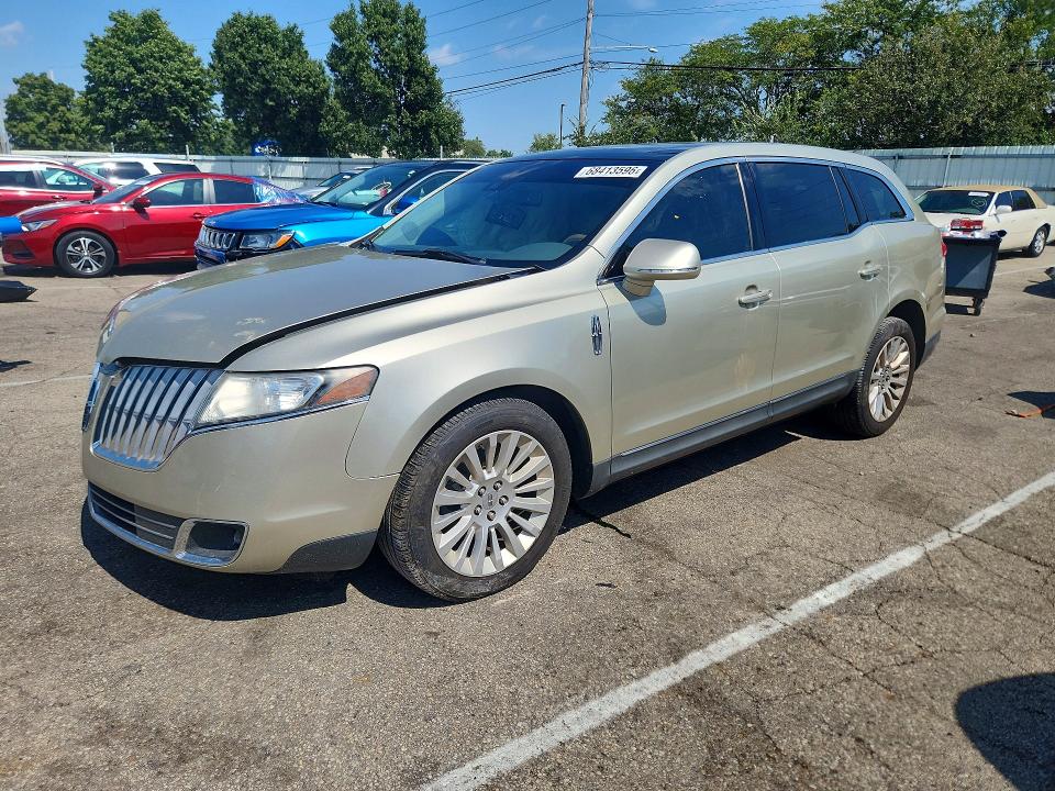 LINCOLN MKT 2010 مع رقم تعريف المركبة 2LMHJ5FR3ABJ17283 - صورة من المزاد