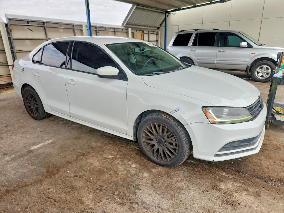 Фото 4 с аукциона – 2018 VOLKSWAGEN JETTA с VIN 3VW2B7AJ6JM210214