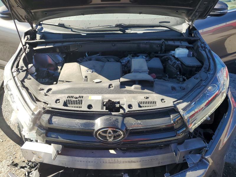 Photo 12 from auction – 2019 TOYOTA HIGHLANDER with VIN 5TDKZRFHXKS569583