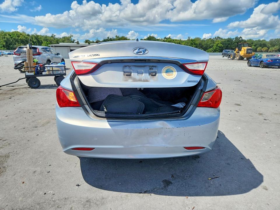 Снимка 6 от търг – 2011 HYUNDAI SONATA с VIN 5NPEC4AC4BH087291