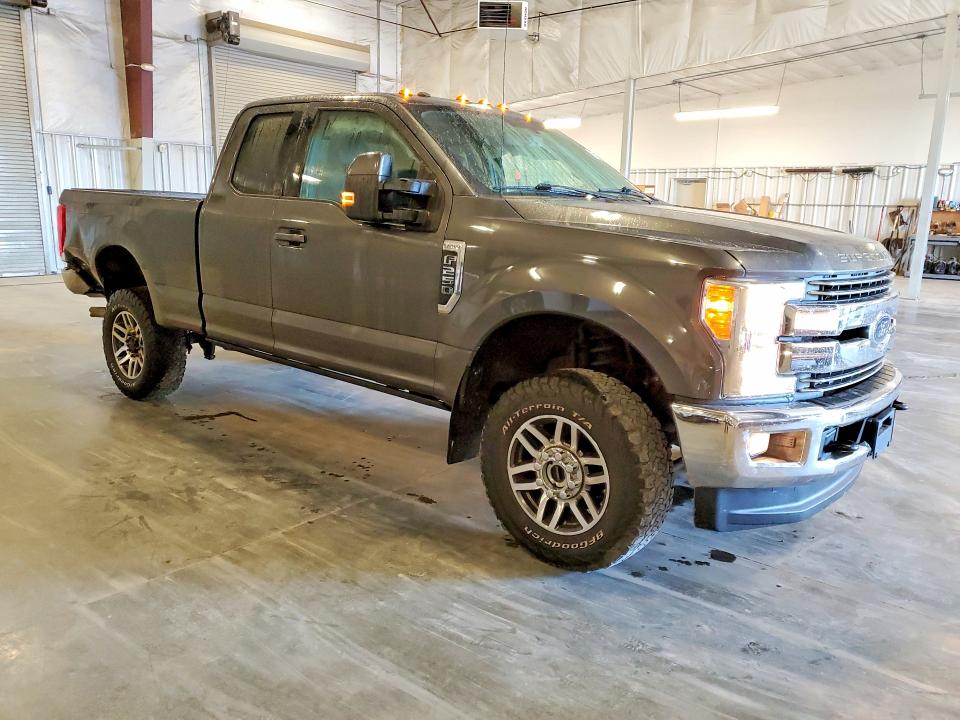 Foto 4 de la subasta – 2017 FORD F250 con VIN 1FT7X2B63HEE26061