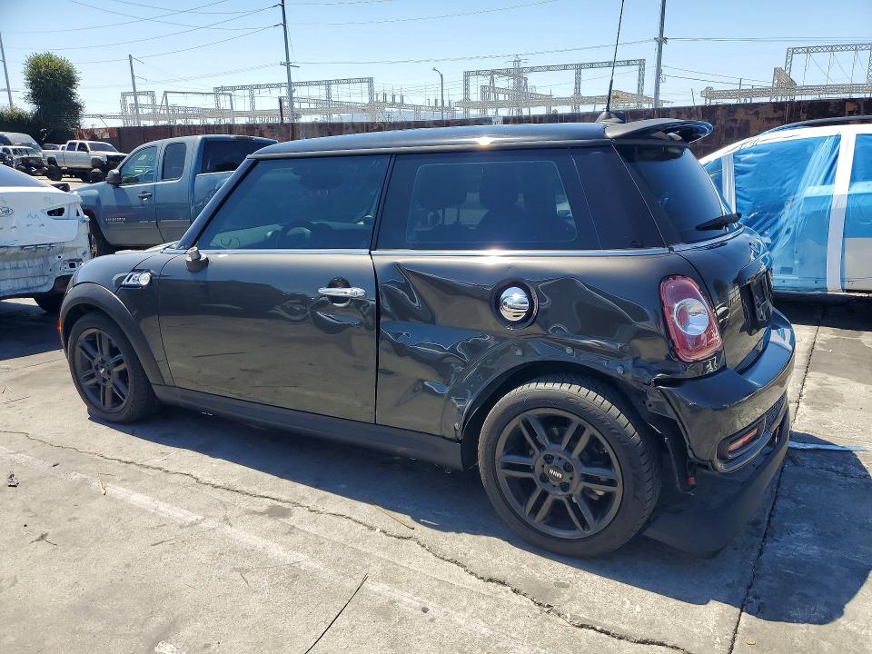 Photo 2 from auction – 2011 MINI COOPER with VIN WMWSV3C57BTY15040