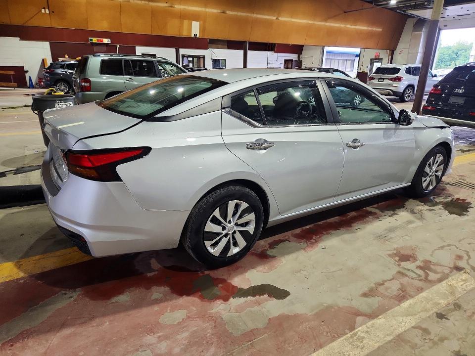 Photo 3 from auction – 2022 NISSAN ALTIMA with VIN 1N4BL4BV7NN413047