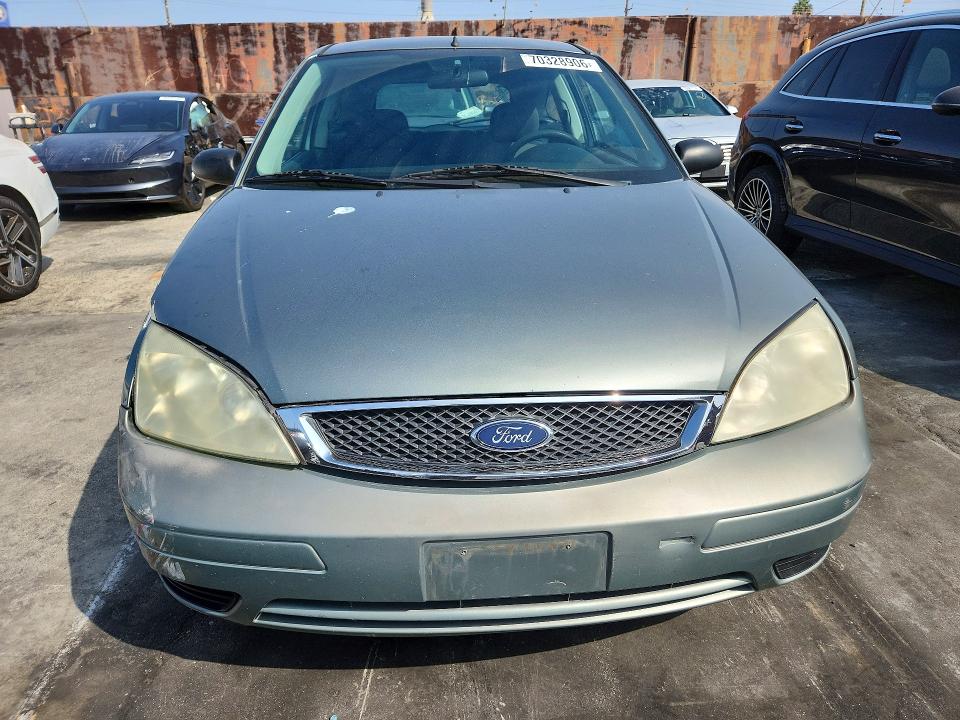 Снимка 5 от търг – 2005 FORD FOCUS с VIN 3FAFP31N65R116723
