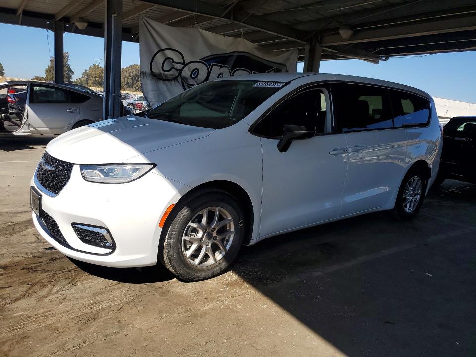 CHRYSLER PACIFICA 2024 with VIN 2C4RC1BG2RR106449 - Photo from auction