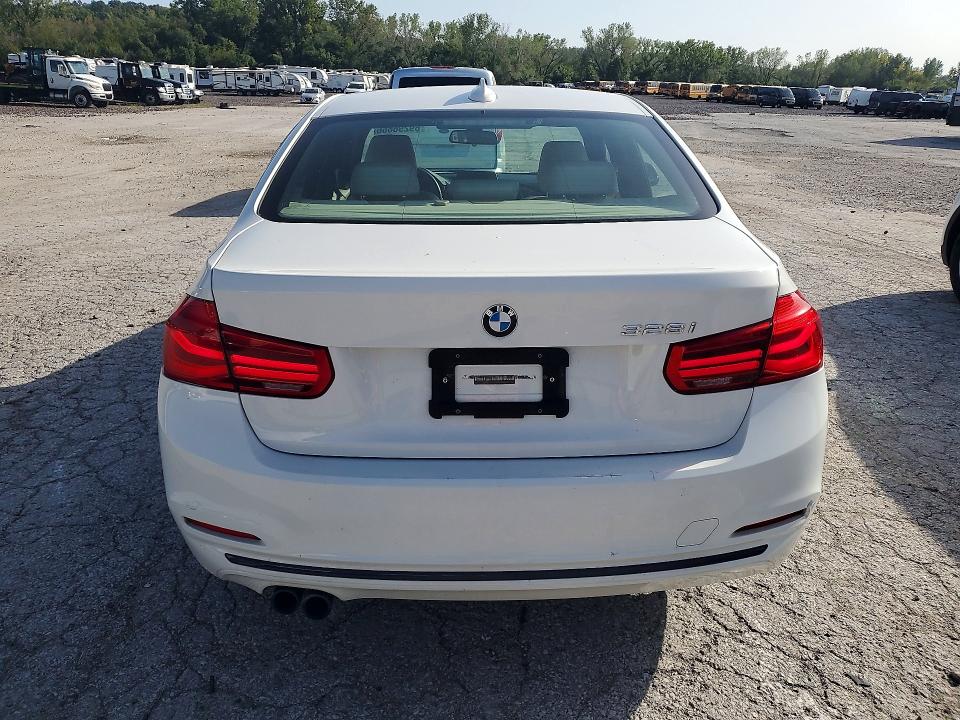 صورة رقم 6 من المزاد - 2016 BMW 328 مع VIN WBA8E9G51GNT43971