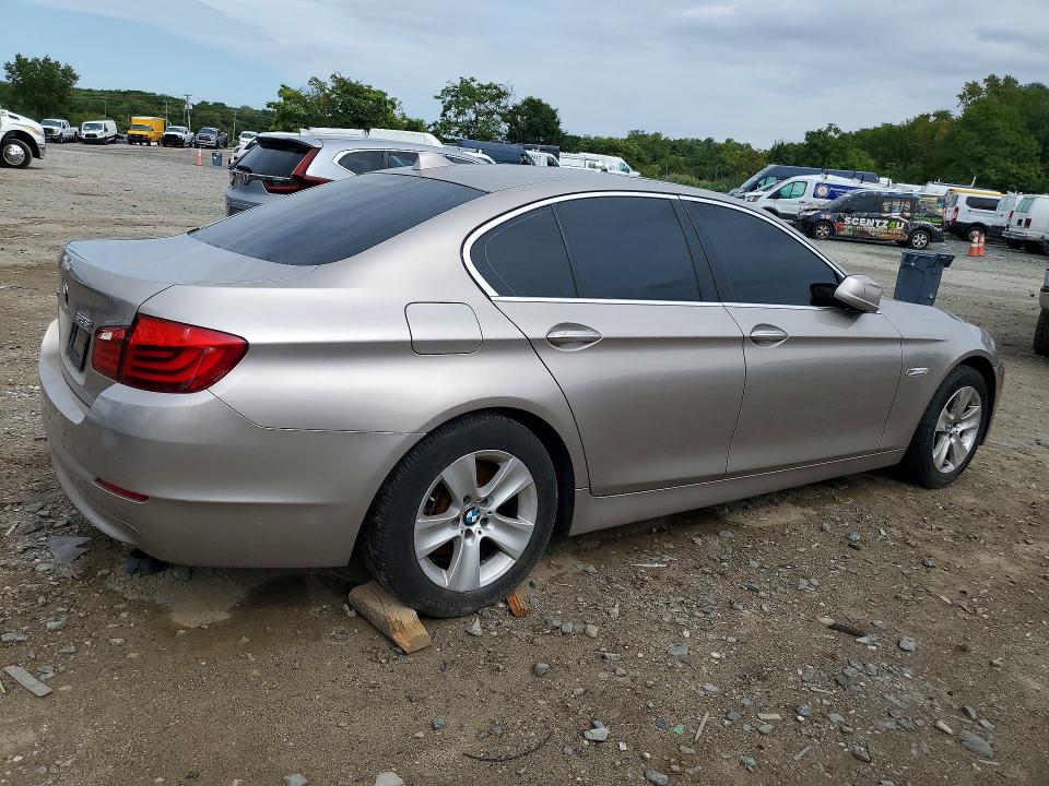 Foto 3 de la subasta – 2013 BMW 528 con VIN WBAXH5C57DD108848