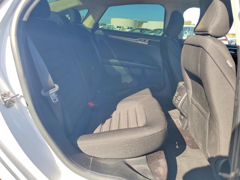 Zdjęcie 10 z aukcji – 2017 FORD FUSION z VIN 3FA6P0HD8HR313571