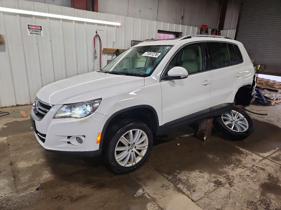 VOLKSWAGEN TIGUAN 2010 с VIN WVGBV7AX5AW528948 - Снимка от търг