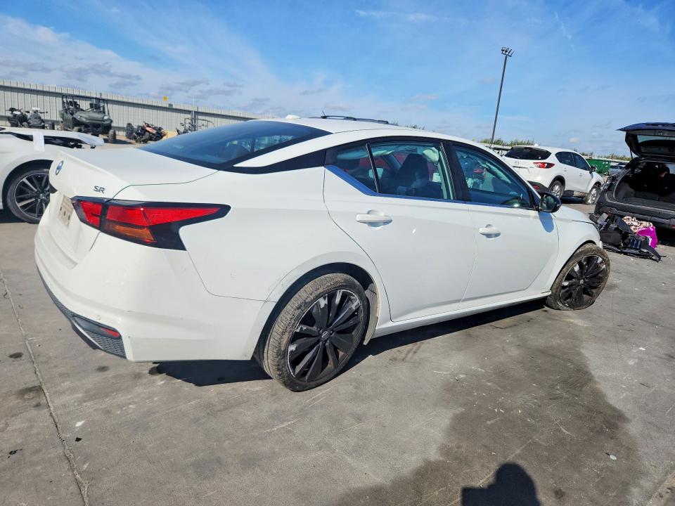 Photo 3 from auction – 2021 NISSAN ALTIMA with VIN 1N4BL4CV0MN367610