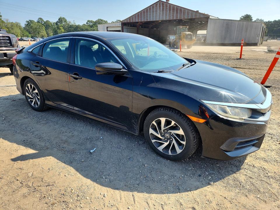 Снимка 4 от търг – 2017 HONDA CIVIC с VIN 19XFC2F74HE009403