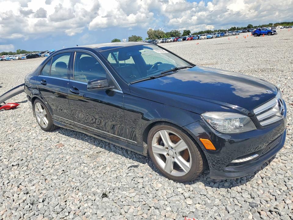 Photo 4 from auction – 2011 MERCEDES-BENZ C with VIN WDDGF8BB8BR165227