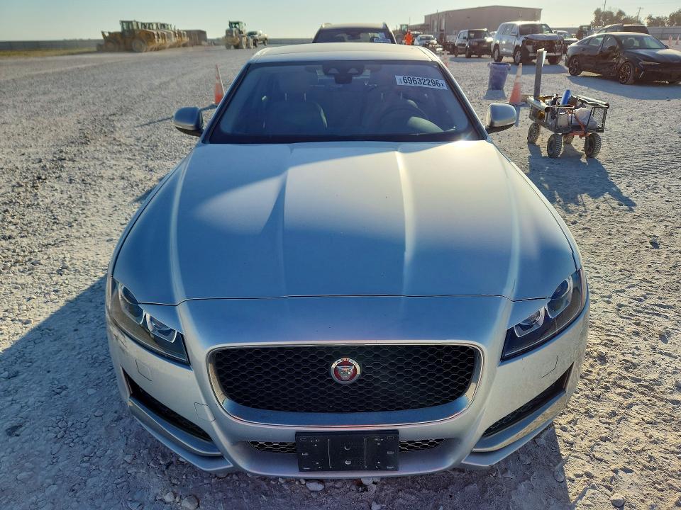 Zdjęcie 5 z aukcji – 2017 JAGUAR XF z VIN SAJBD4BV3HCY46888