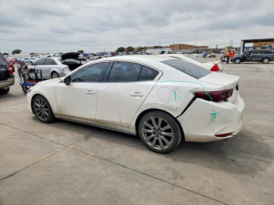 Photo 2 from auction – 2022 MAZDA 3 with VIN 3MZBPABL2NM301520