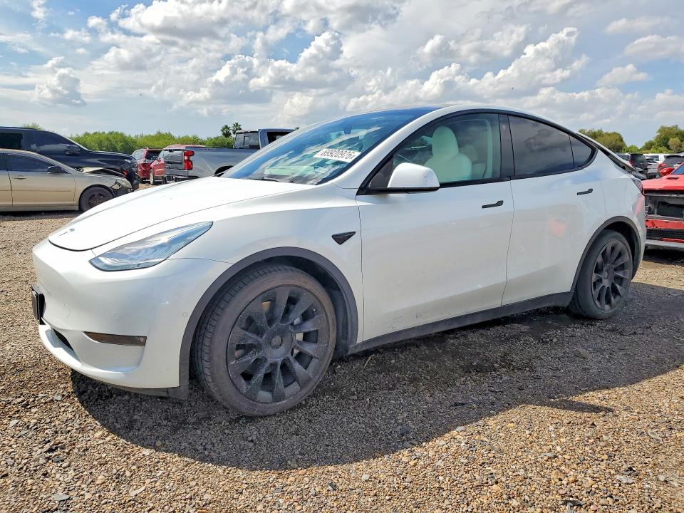 TESLA MODEL Y 2021 с VIN 5YJYGDEE2MF256321 - Снимка от търг