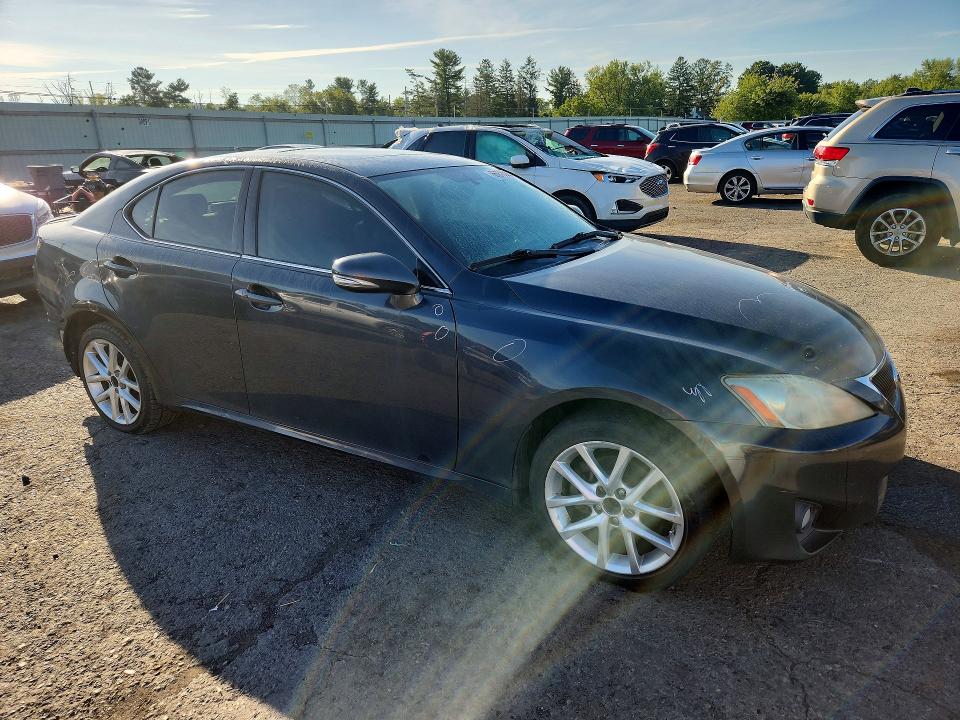 Снимка 4 от търг – 2011 LEXUS IS с VIN JTHCF5C28B5048100