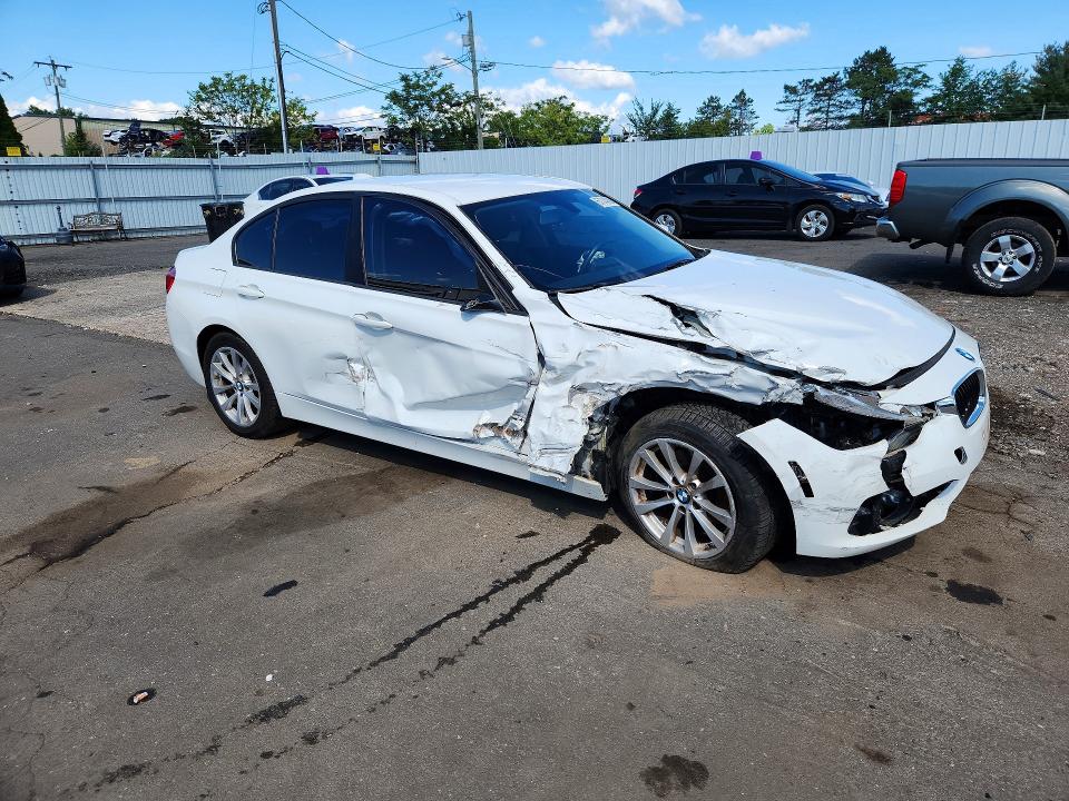 Photo 4 from auction – 2016 BMW 320 with VIN WBA8E5G50GNT40617