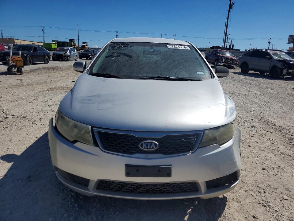 Foto 5 de la subasta – 2011 KIA FORTE con VIN KNAFU4A24B5352961