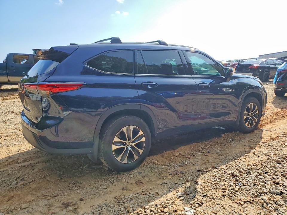 Photo 3 from auction – 2022 TOYOTA HIGHLANDER with VIN 5TDGZRBH1NS575630