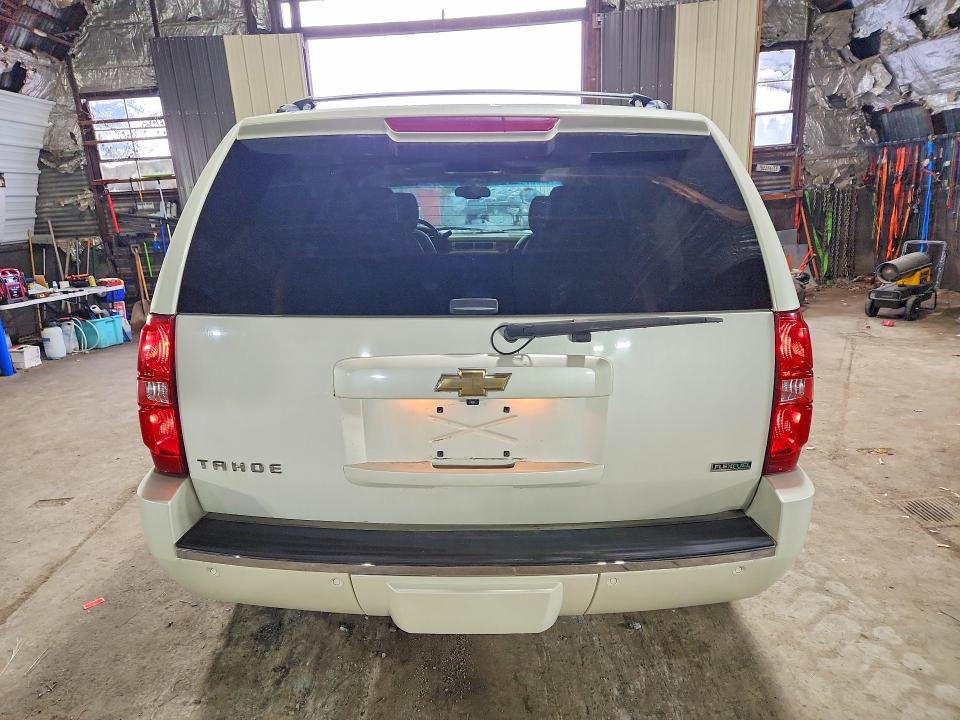 Photo 6 from auction – 2011 CHEVROLET TAHOE with VIN 1GNSKCE05BR255178