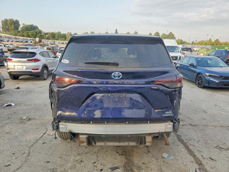 Photo 6 from auction – 2023 TOYOTA SIENNA with VIN 5TDYRKEC1PS137656