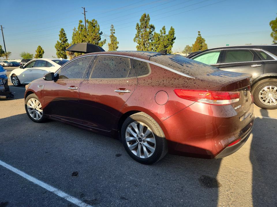Photo 2 from auction – 2017 KIA OPTIMA with VIN 5XXGU4L31HG157028