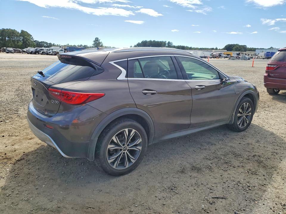 Снимка 3 от търг – 2017 INFINITI QX30 с VIN SJKCH5CR9HA023700