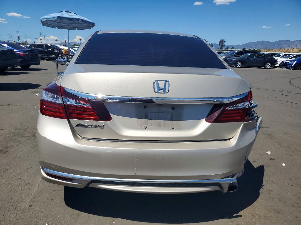 Снимка 6 от търг – 2017 HONDA ACCORD с VIN 1HGCR2F30HA218396