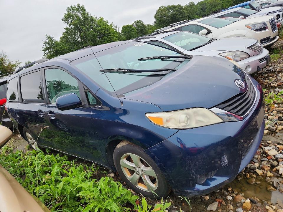 Photo 4 from auction – 2012 TOYOTA SIENNA with VIN 5TDKK3DC8CS249835
