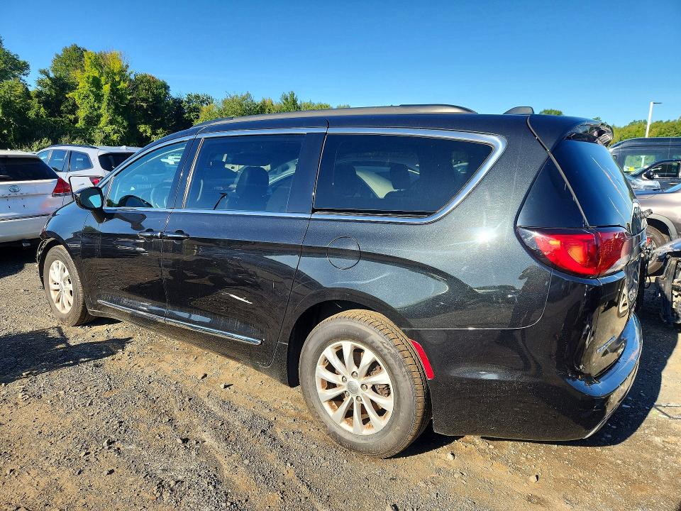 Photo 2 from auction – 2017 CHRYSLER PACIFICA with VIN 2C4RC1BGXHR524370