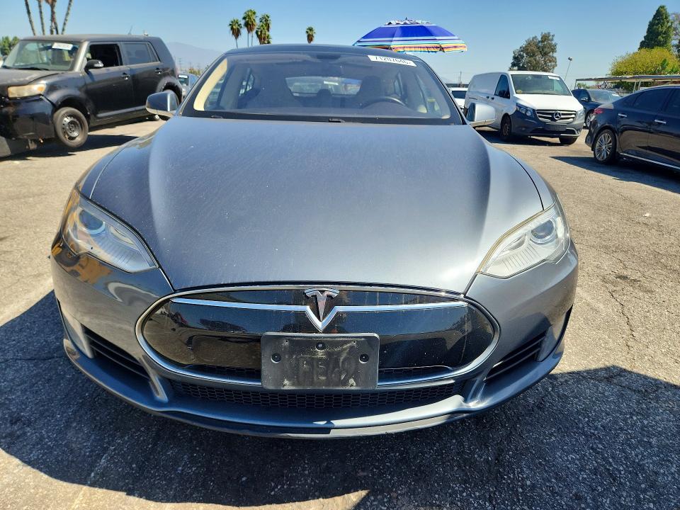 صورة رقم 5 من المزاد - 2013 TESLA MODEL S مع VIN 5YJSA1CN8DFP06336