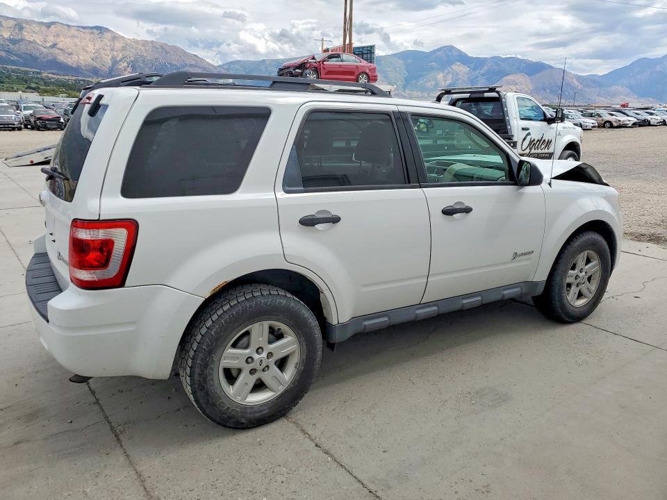 Photo 3 from auction – 2011 FORD ESCAPE with VIN 1FMCU5K32BKA15611