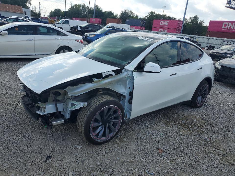 TESLA MODEL Y 2026 مع رقم تعريف المركبة 7SAYGDEE8TF601787 - صورة من المزاد